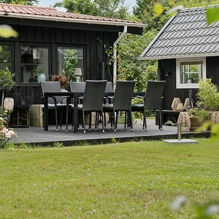 펜션 With Wild Garden Near Oster Hurup